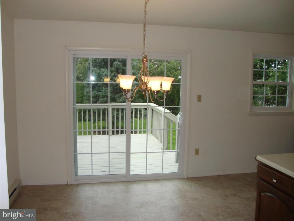94 Summer Lane Lititz, PA 17543 - Photo 4 of 14 Gallery Image 4