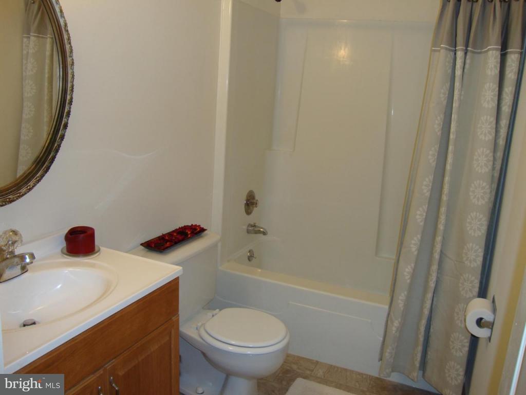 94 Summer Lane Lititz, PA 17543 - Photo 8 of 14 Gallery Image 8