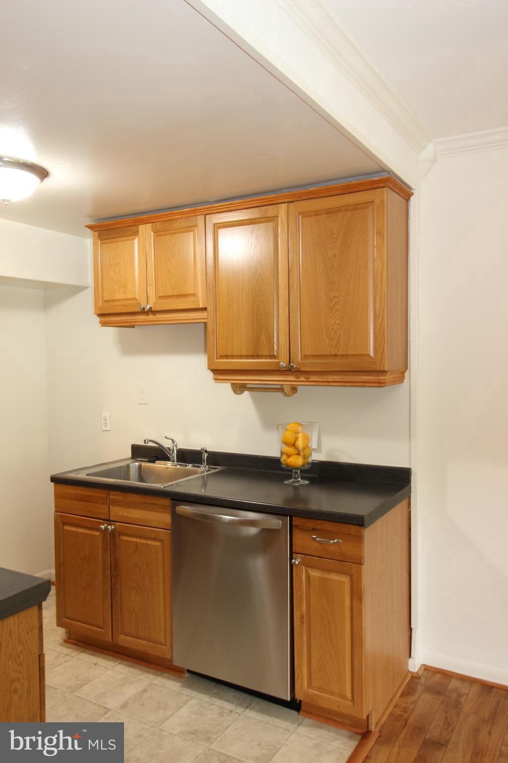 2226 Castle Rock Square, Unit 22C Reston, VA 20191 - Photo 11 of 45 kitchen