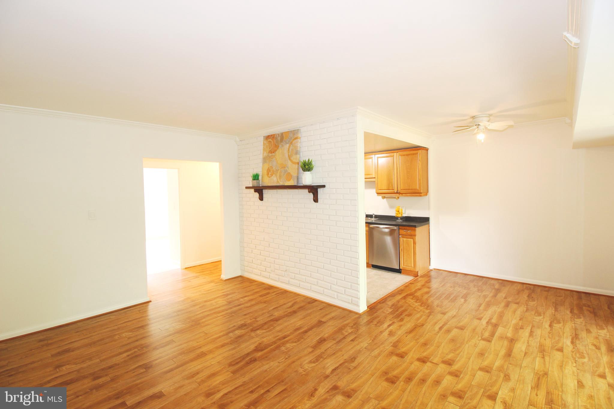 2226 Castle Rock Square, Unit 22C Reston, VA 20191 - Photo 2 of 45 living rm