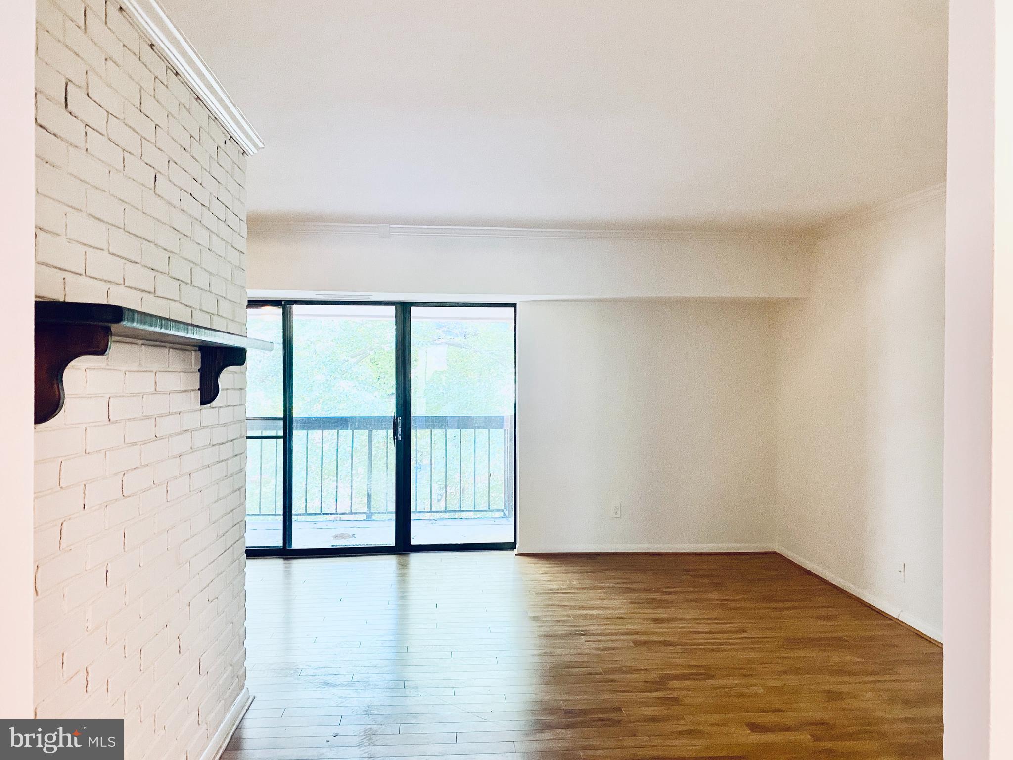 2226 Castle Rock Square, Unit 22C Reston, VA 20191 - Photo 6 of 45 LIVING ROOM/ENTERTAINING ROOM