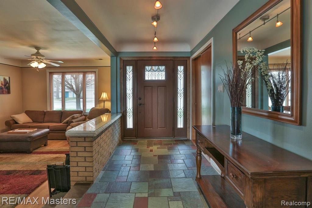 29850 Pointe Drive Gibraltar, MI 48173 - Photo 9 of 20