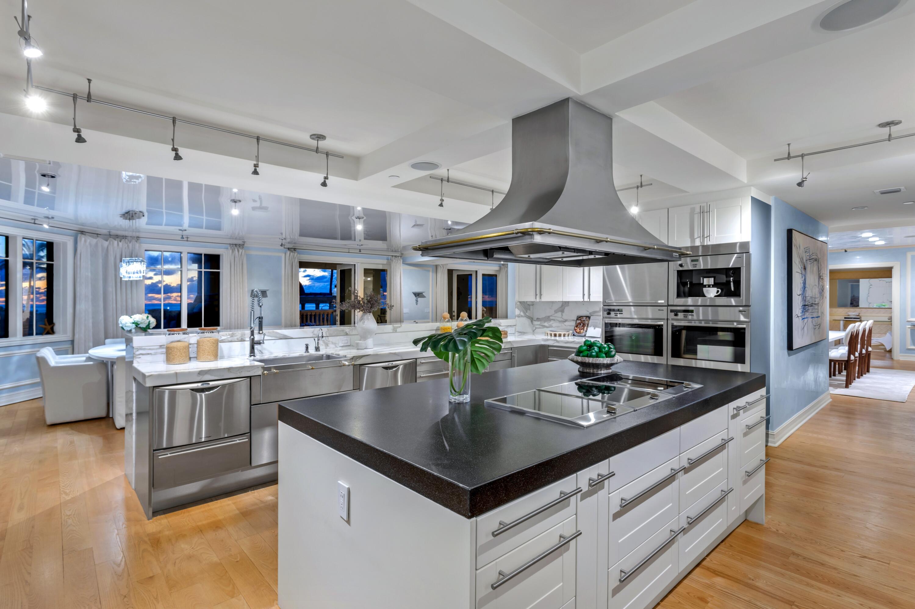 400 South Ocean Boulevard, Unit R26 Boca Raton, FL 33432 - Photo 27 of 65 SUNRISE KITCHEN