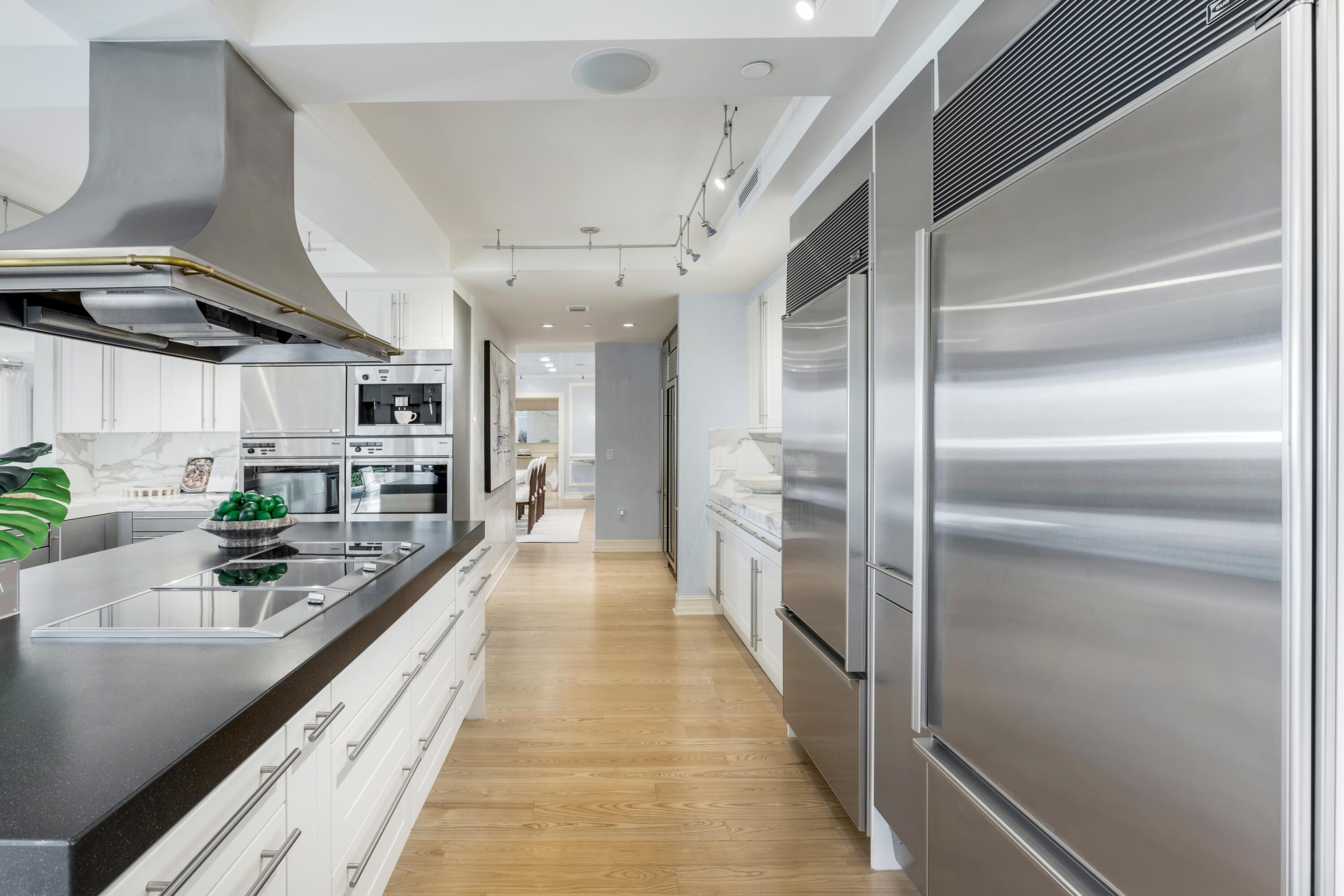 400 South Ocean Boulevard, Unit R26 Boca Raton, FL 33432 - Photo 29 of 65 KITCHEN