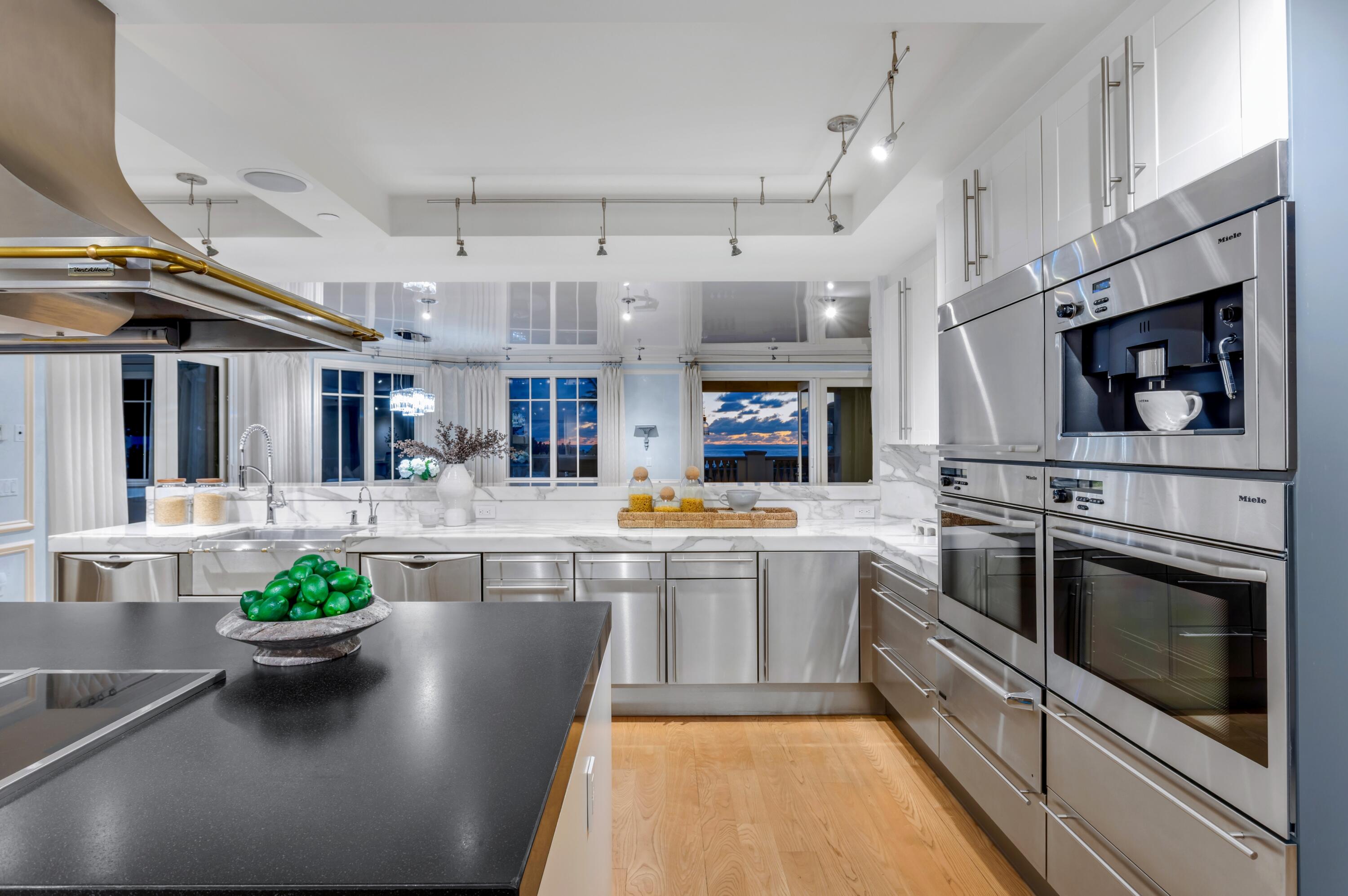 400 South Ocean Boulevard, Unit R26 Boca Raton, FL 33432 - Photo 31 of 65 SUNRISE KITCHEN