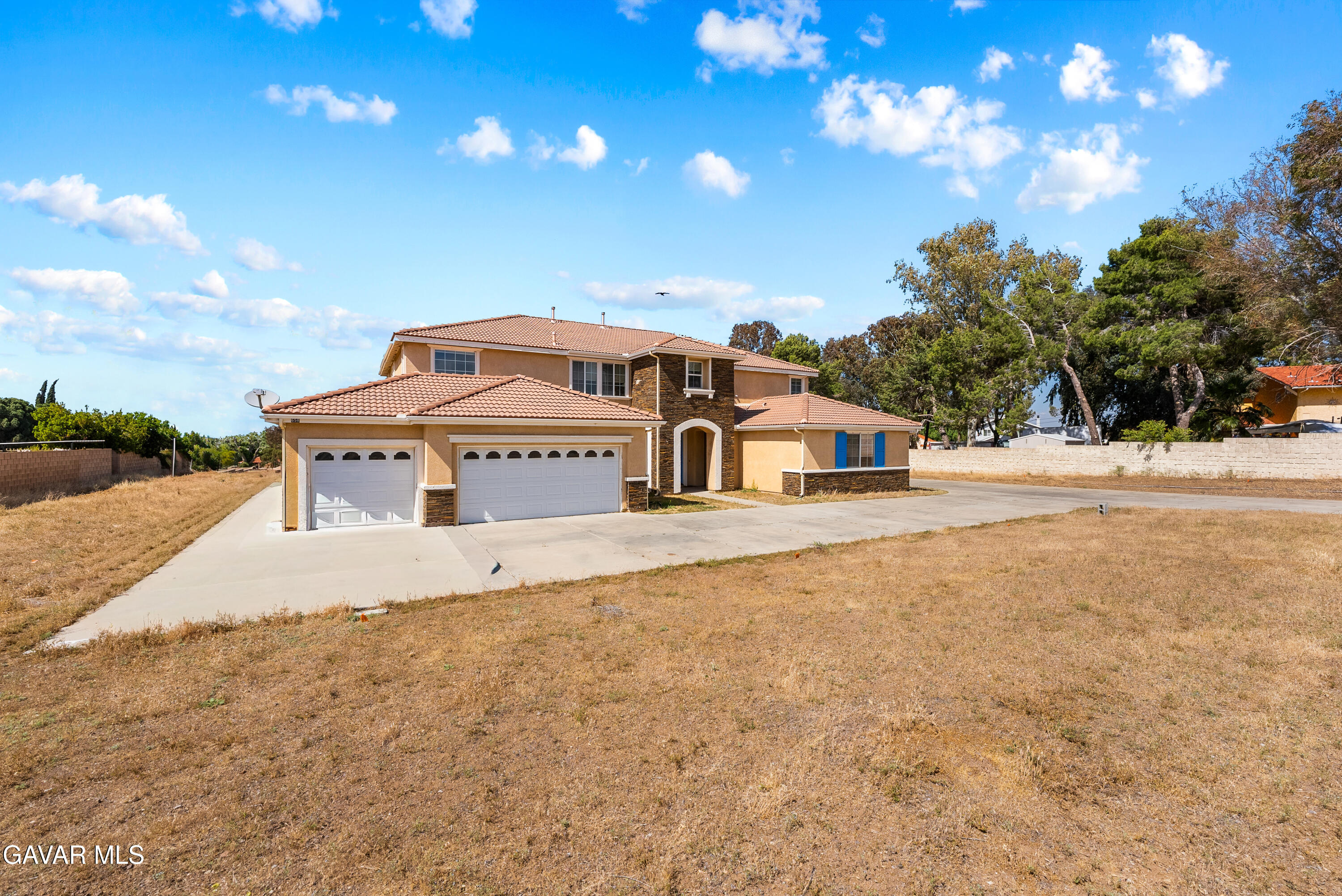 658 Lago Lindo Road Palmdale, CA 93550 - Photo 89 of 91 a view of a house with a snow in the yard