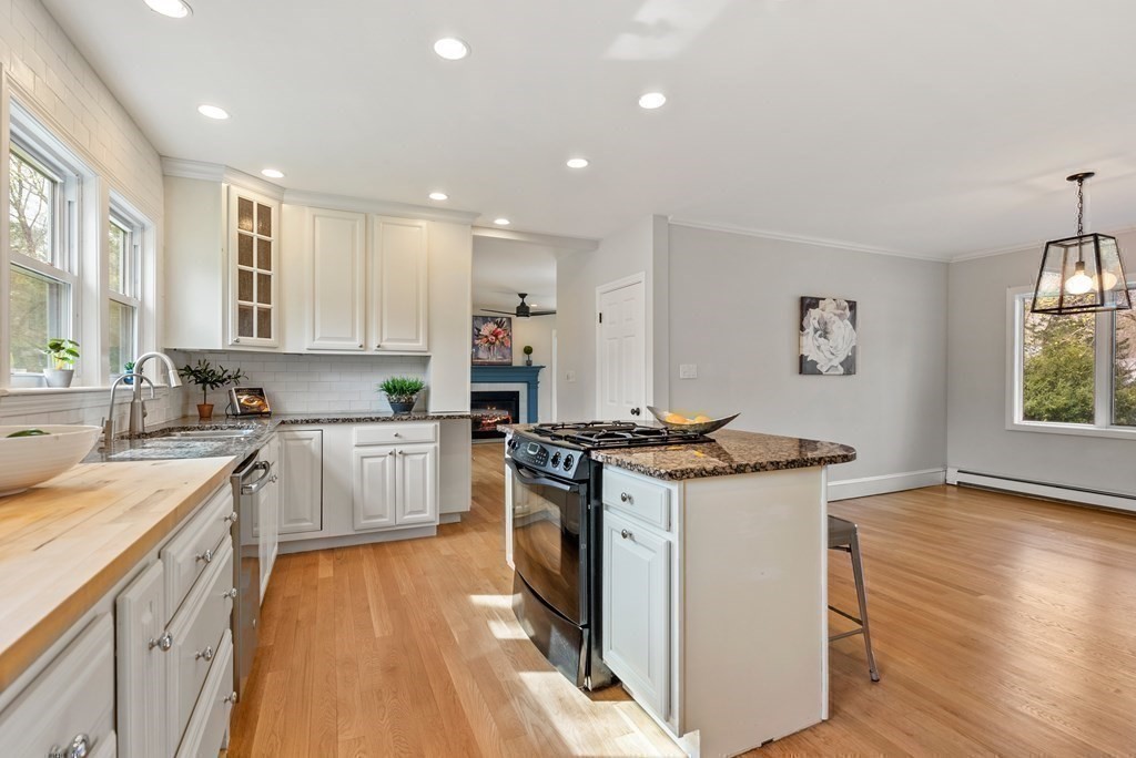 21 Lake Road Wayland, MA 01778 - Photo 11 of 37