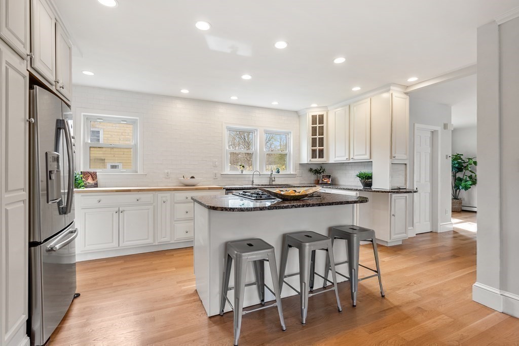 21 Lake Road Wayland, MA 01778 - Photo 8 of 37