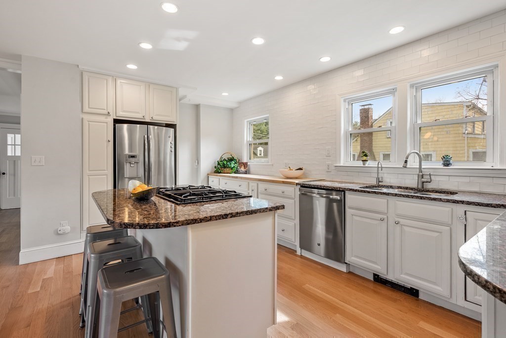 21 Lake Road Wayland, MA 01778 - Photo 9 of 37