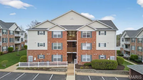 $194,900 | 11087 Gravois Road, Unit 303, St. Louis, MO 63126