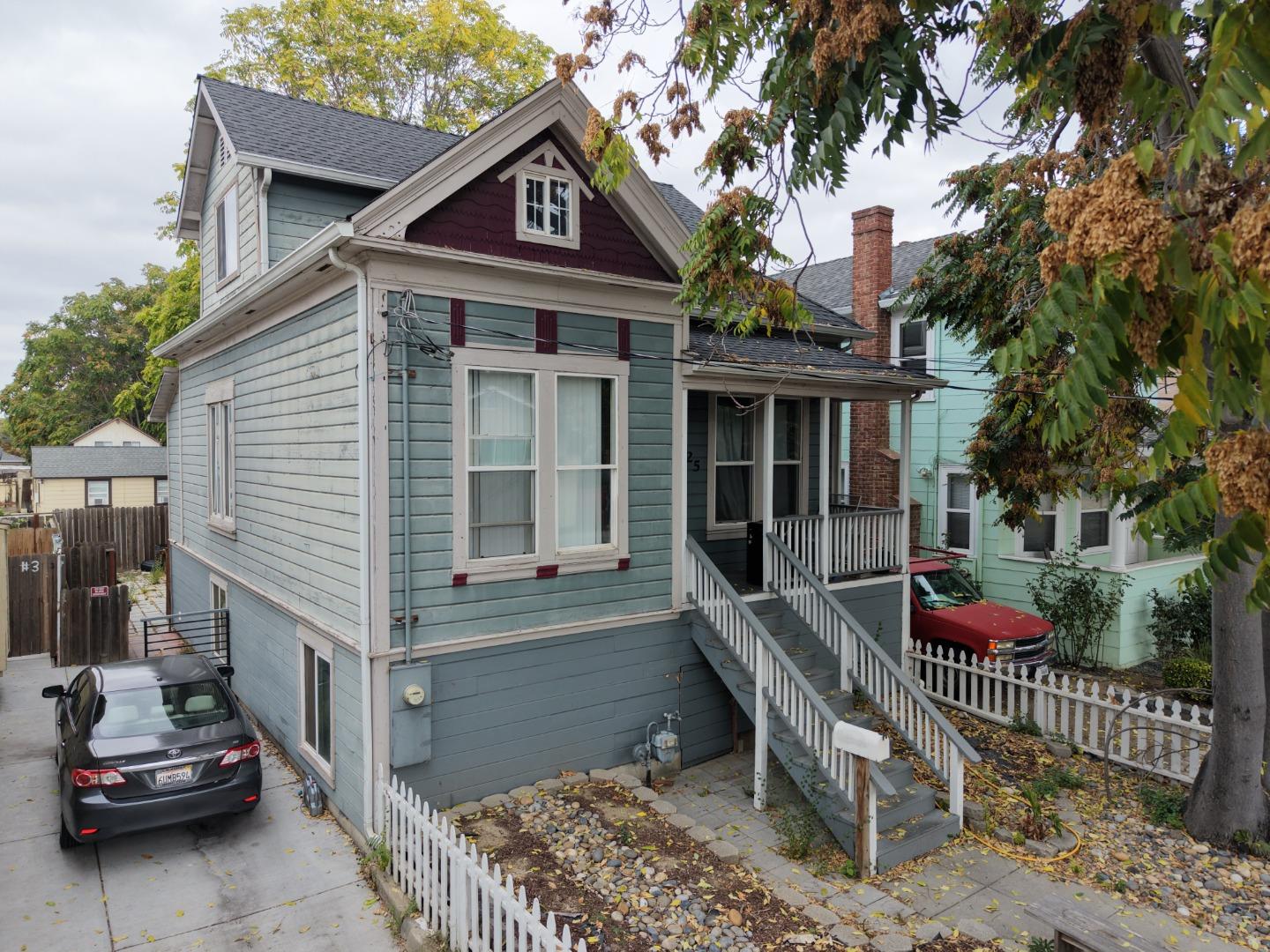 22 South 10th Street San Jose, CA 95112 - Photo 16 of 25 a front view of a house with garden