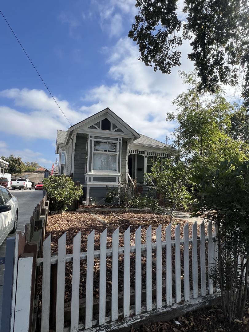 22 South 10th Street San Jose, CA 95112 - Photo 22 of 25 a front view of a house with a garden
