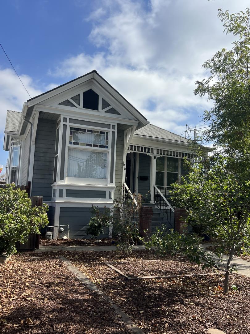 22 South 10th Street San Jose, CA 95112 - Photo 23 of 25 a front view of a house with garden