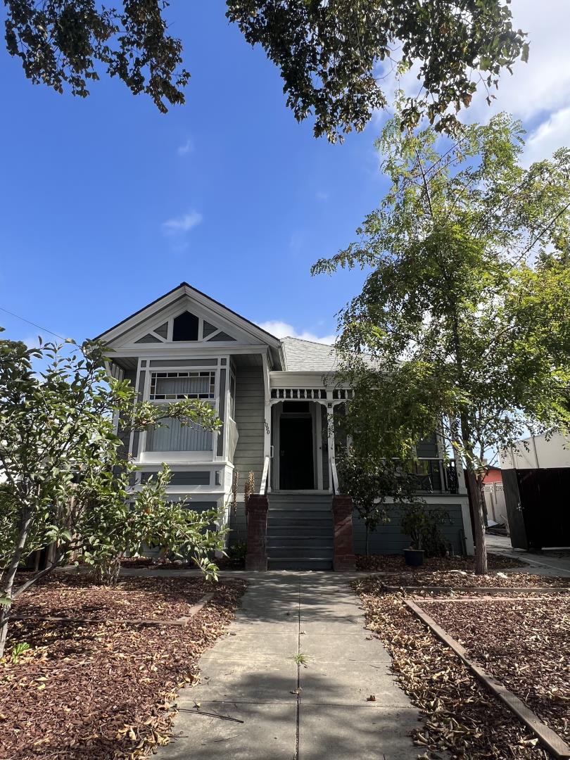 22 South 10th Street San Jose, CA 95112 - Photo 24 of 25 a front view of a house with garden