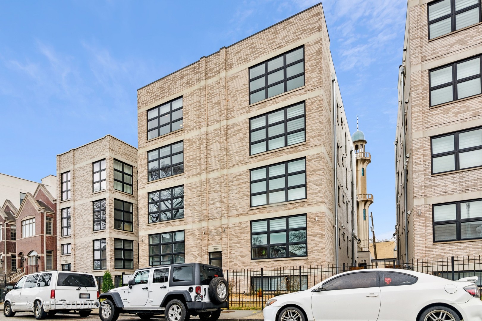 1209 East 46th Street, Unit 4E Chicago, IL 60653 - Photo 1 of 15 a front view of a building with lot of cars parked