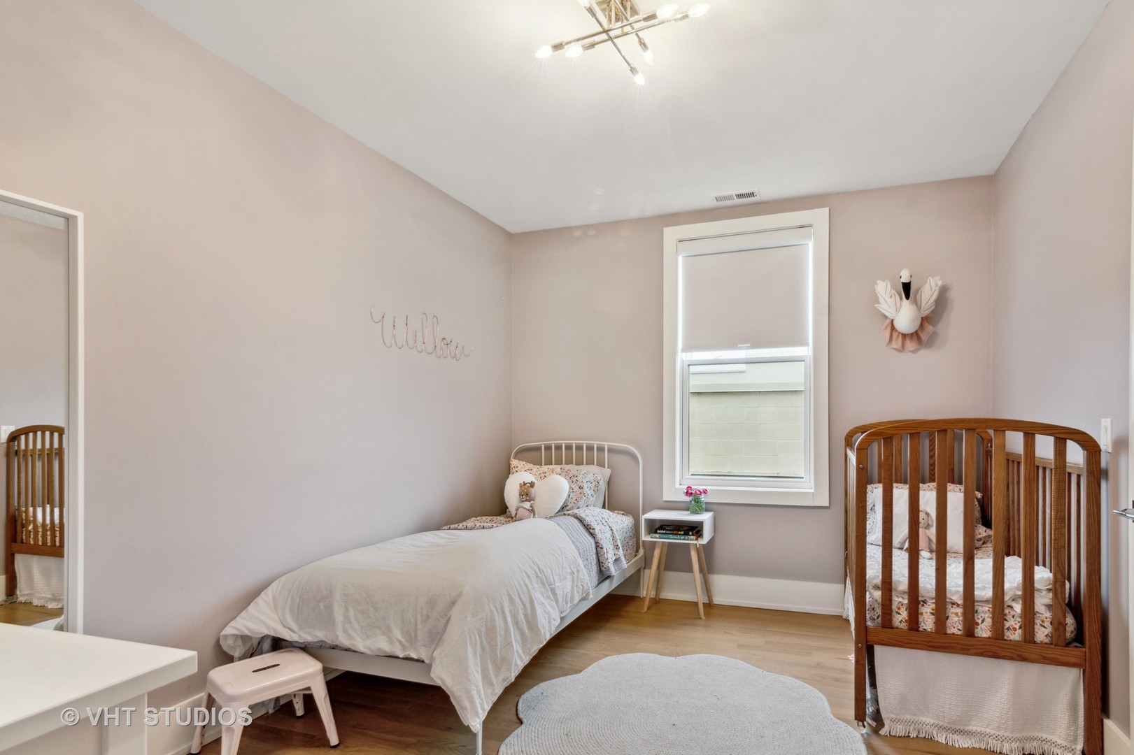 1209 East 46th Street, Unit 4E Chicago, IL 60653 - Photo 11 of 15 a bedroom with a bed and a window