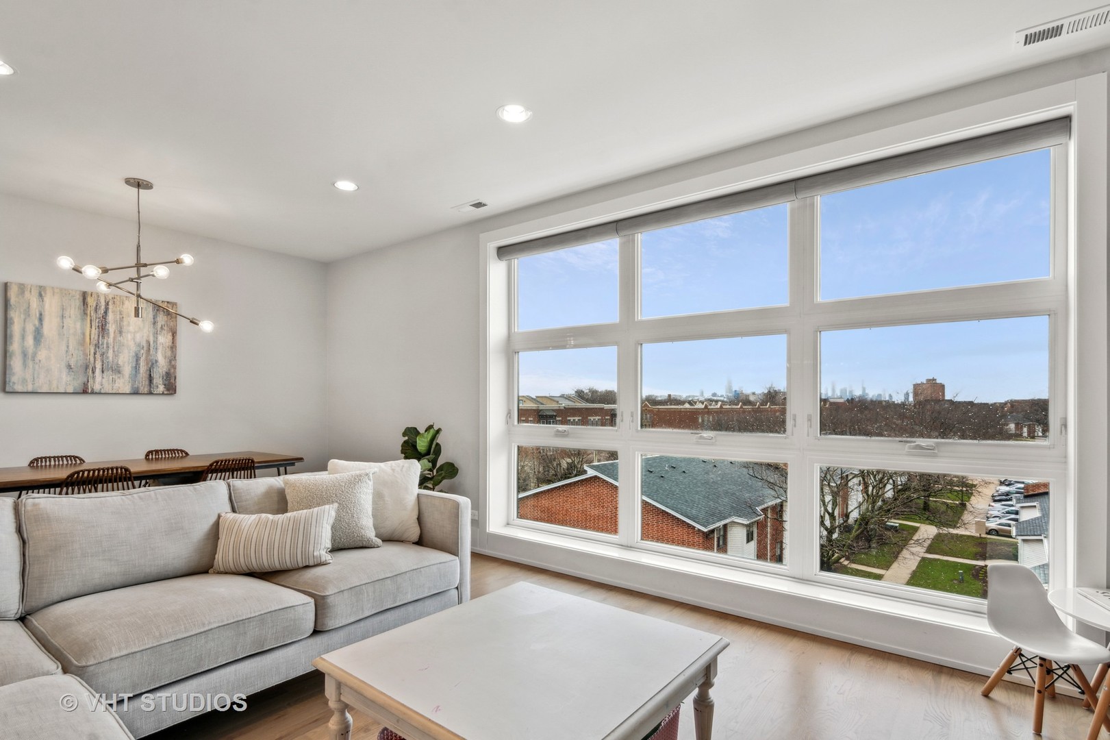 1209 East 46th Street, Unit 4E Chicago, IL 60653 - Photo 2 of 15 a living room with furniture and a large window
