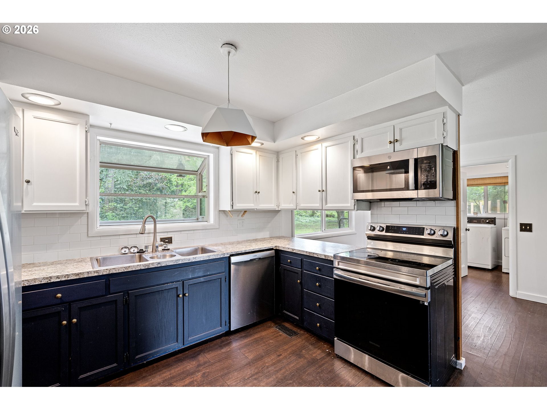 28974 Gimpl Hill Road Eugene, OR 97402 - Photo 13 of 47