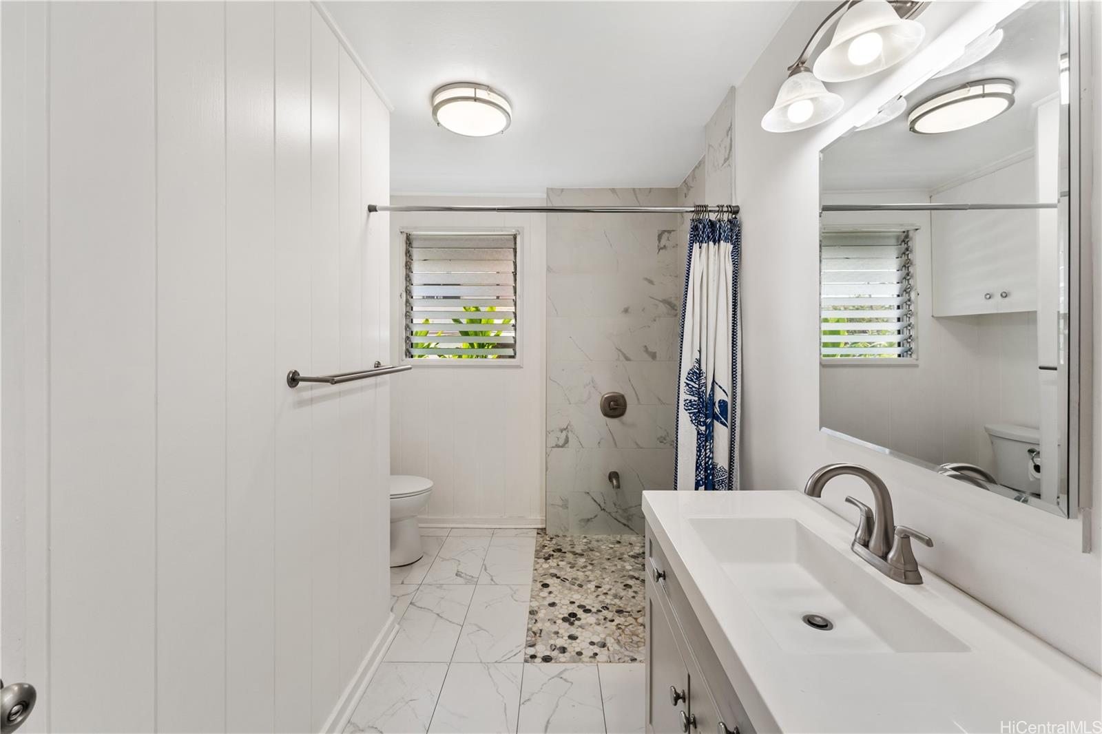 1837 Pacific Heights Road Honolulu, HI 96813 - Photo 13 of 17 Second bathroom with ADA assessable shower