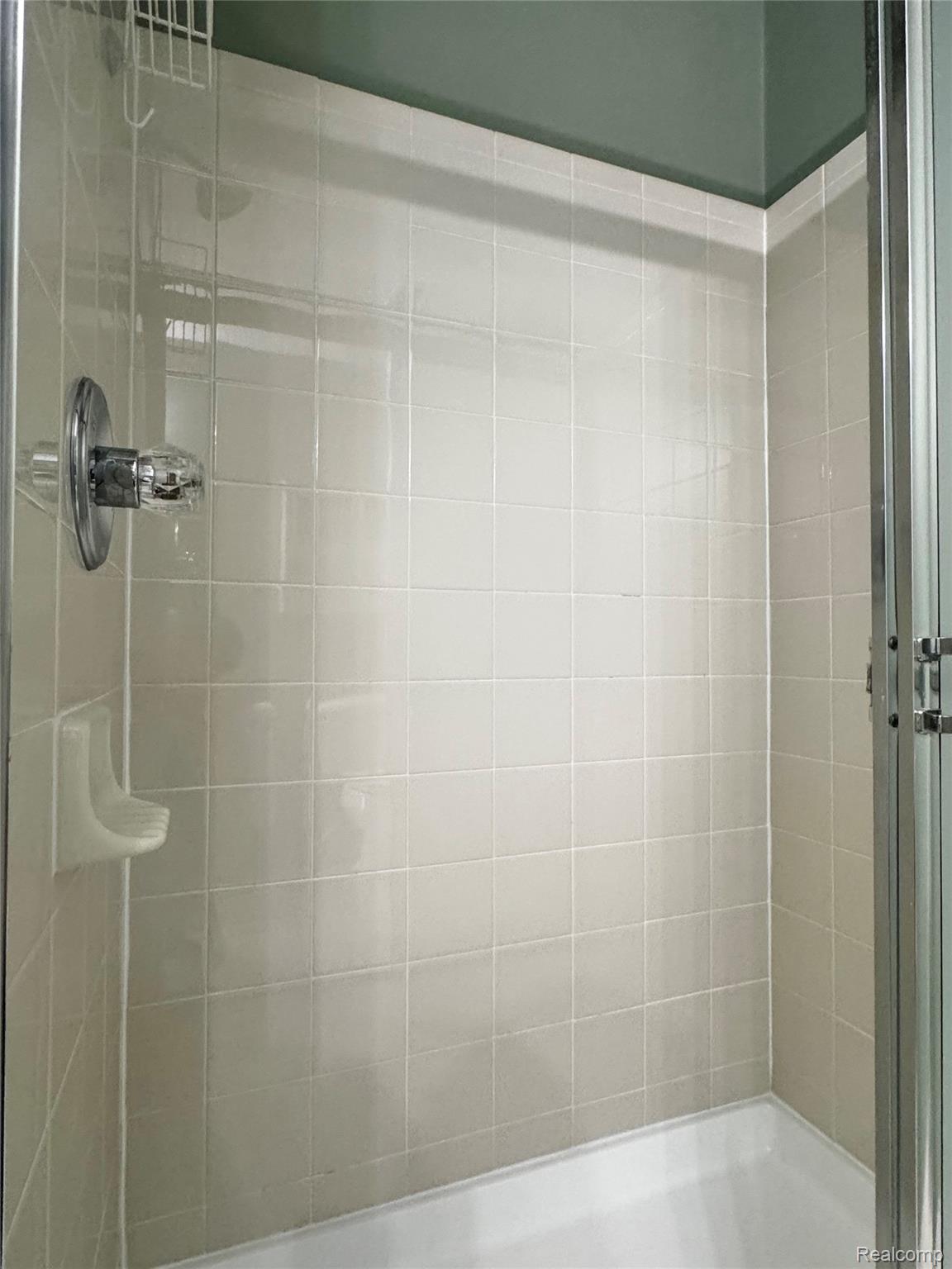 45997 Rhodes Drive Macomb, MI 48044 - Photo 10 of 23 IMG_0590.jpeg