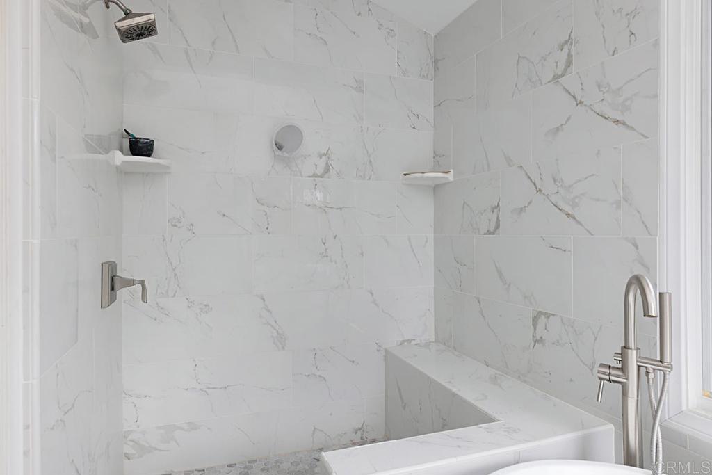 1369 Cherrytree Court Encinitas, CA 92024 - Photo 24 of 41 a bathroom with a bathtub