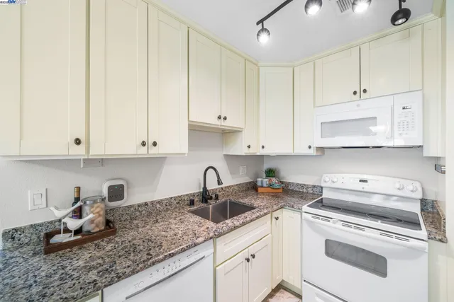 $899,950 | 1550 Calle Enrique, Pleasanton, CA 94566