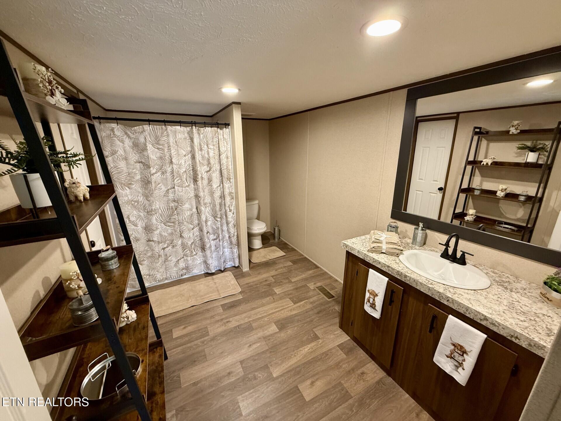 112 Clear Springs Road Harriman, TN 37748 - Photo 19 of 31 Mst Bath