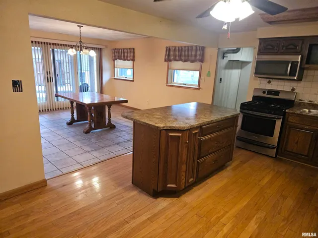 $169,900 | 1604 Springfield Road, East Peoria, IL 61611