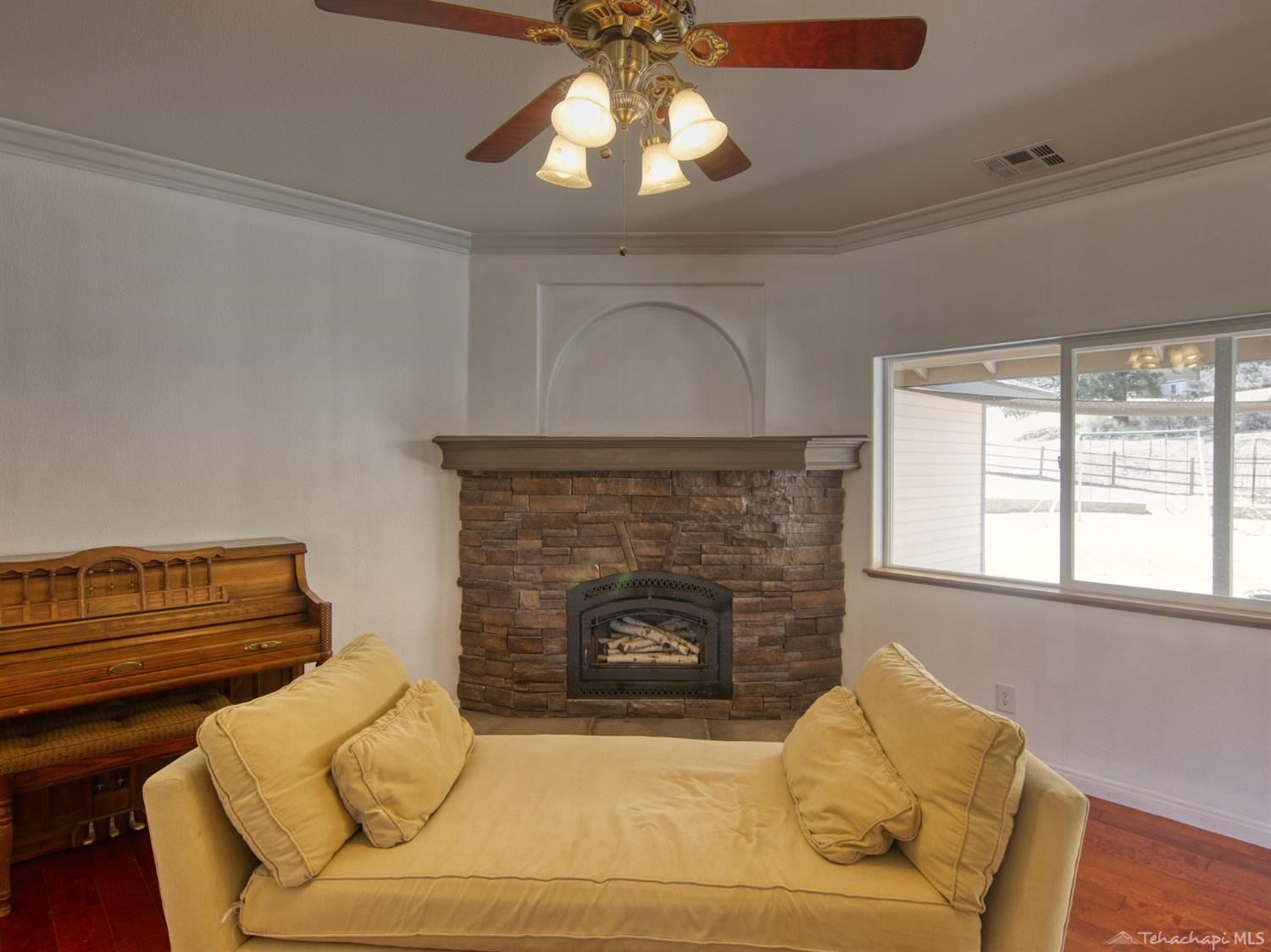 27960 Cumberland Road Tehachapi, CA 93561 - Photo 12 of 43 Gallery Image 12