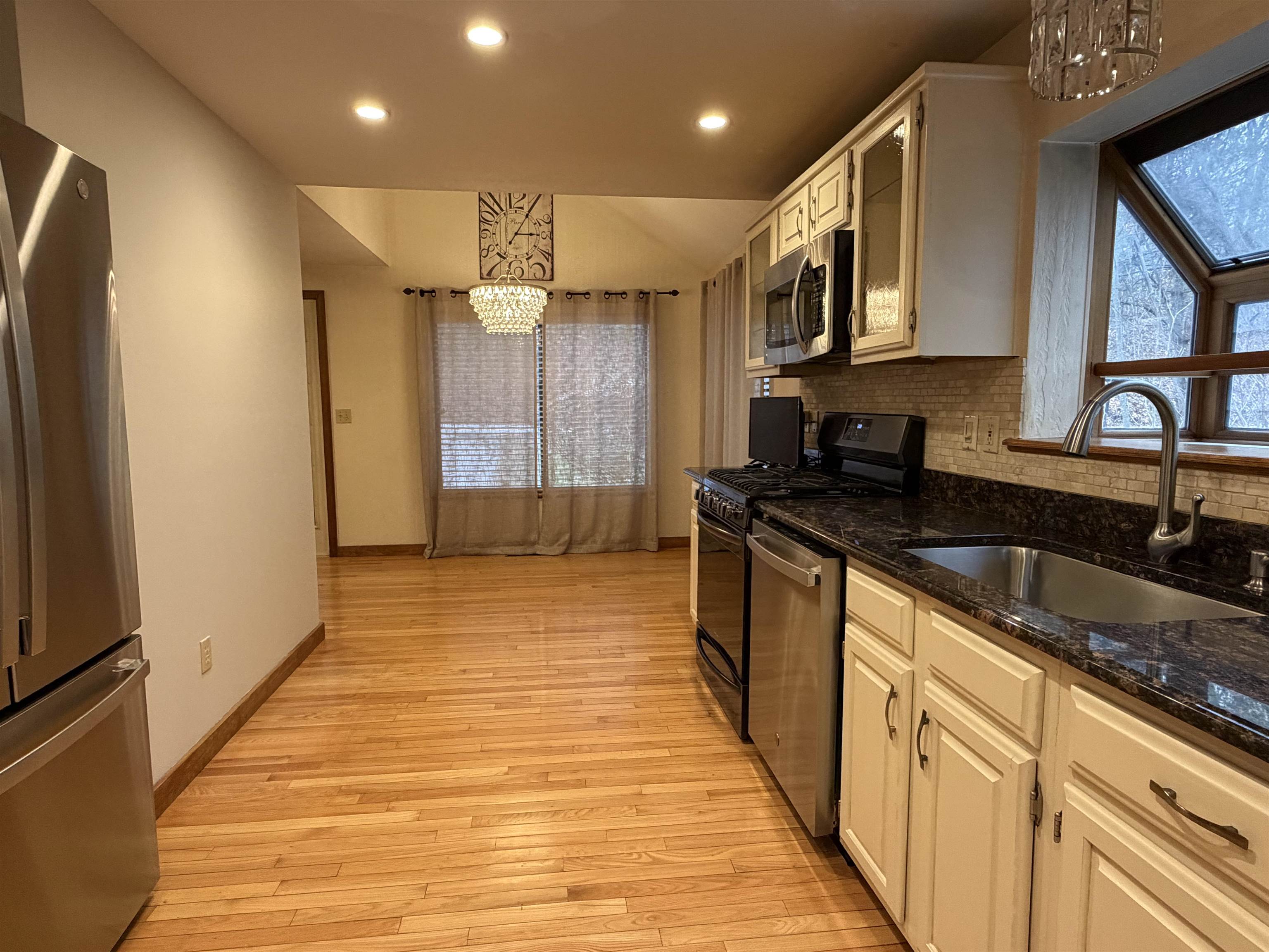 17 Bayberry Drive Atkinson, NH 03811 - Photo 12 of 39