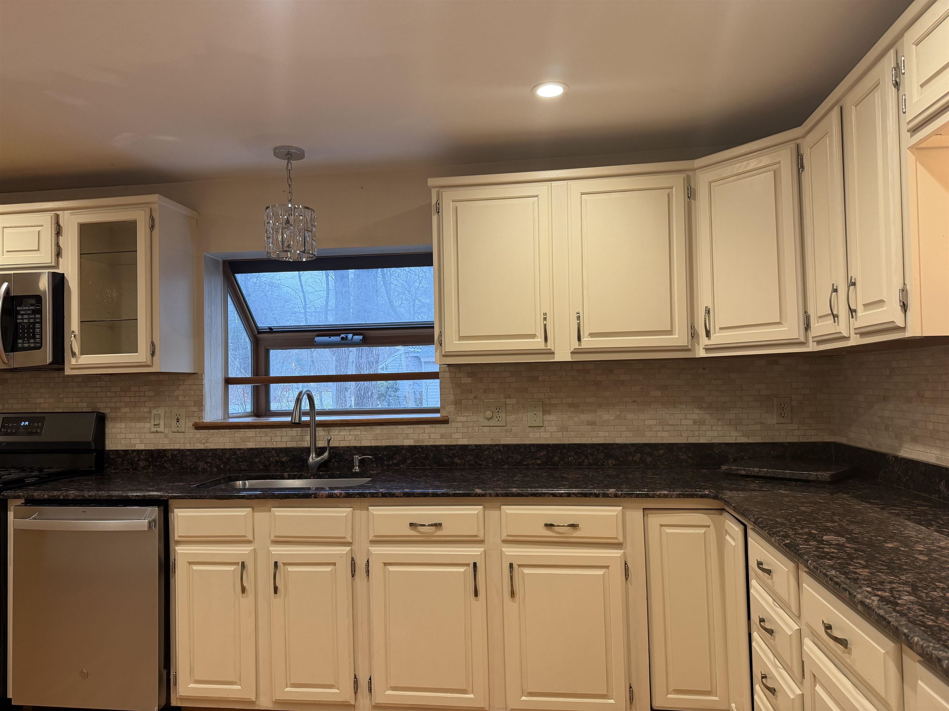 17 Bayberry Drive Atkinson, NH 03811 - Photo 4 of 39