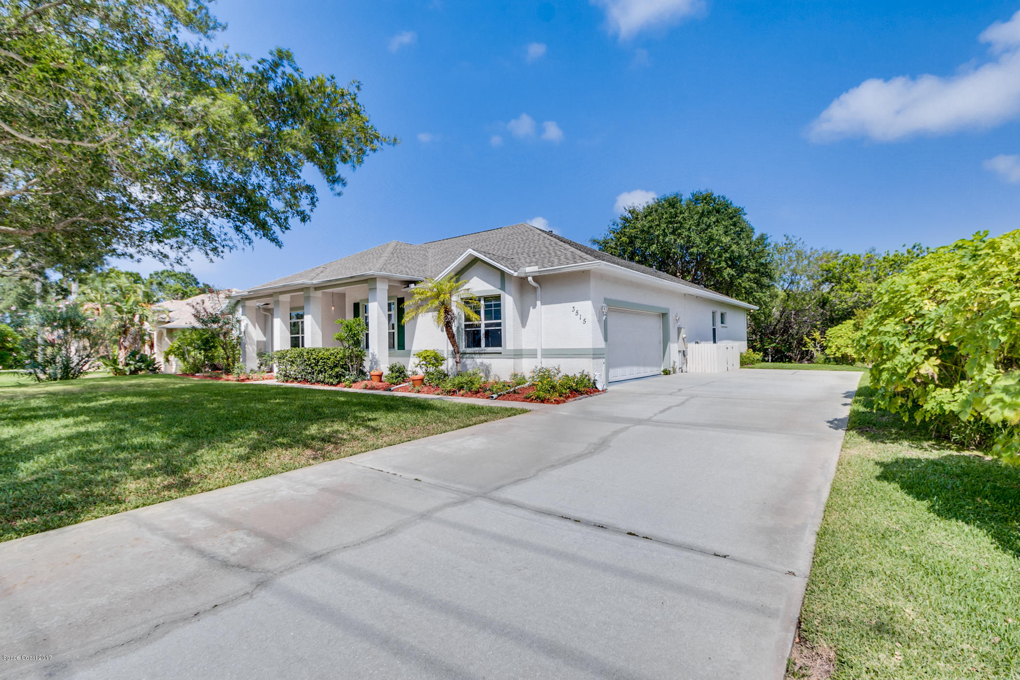 3515 Shady Run Road Melbourne, FL 32934 - Photo 4 of 31 wide driveway