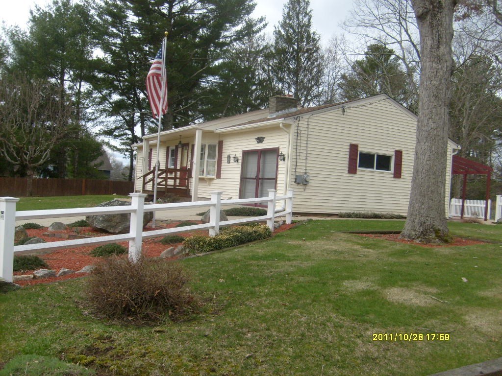 4 Alvero Road Coventry, RI 02816 - Photo 3 of 35