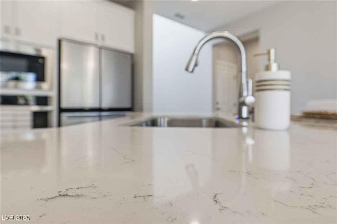 5 Lilla Rosa Street Henderson, NV 89011 - Photo 13 of 25 QUARTZ COUNTERS WITH UNDERMOUNT SINK
