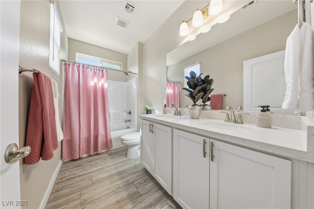 5 Lilla Rosa Street Henderson, NV 89011 - Photo 21 of 25 UPSTAIRS MAIN BATHROOM