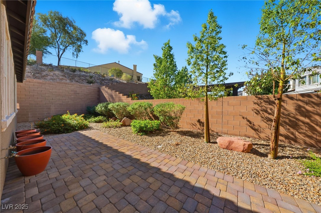 5 Lilla Rosa Street Henderson, NV 89011 - Photo 3 of 25 FULLY LANDSCAPED BACKYARD