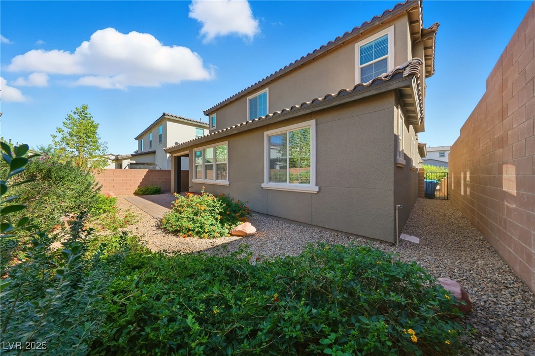 5 Lilla Rosa Street Henderson, NV 89011 - Photo 5 of 25 FULLY LANDSCAPED BACKYARD