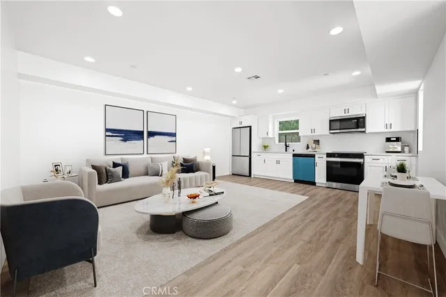 $4,475 | 6704 Kester Avenue, Van Nuys, CA 91405