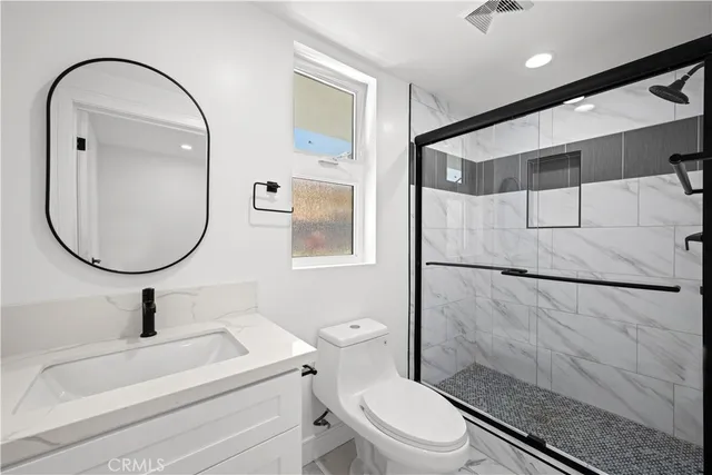 $4,475 | 6704 Kester Avenue, Van Nuys, CA 91405