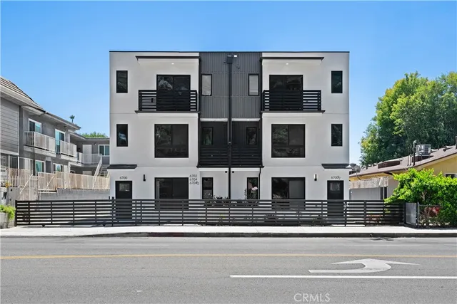 $4,475 | 6704 Kester Avenue, Van Nuys, CA 91405