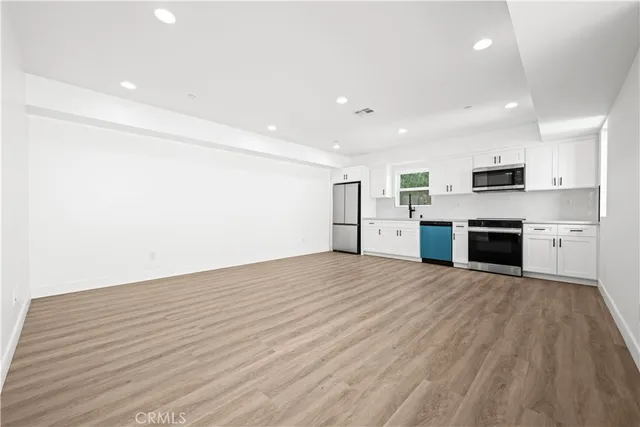 $4,475 | 6704 Kester Avenue, Van Nuys, CA 91405