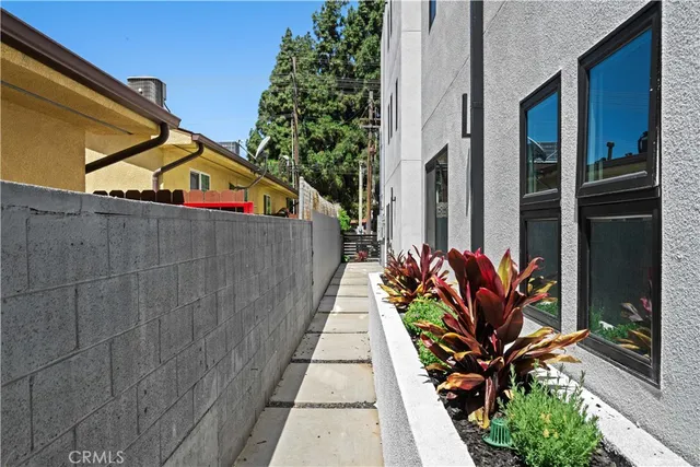 $4,475 | 6704 Kester Avenue, Van Nuys, CA 91405