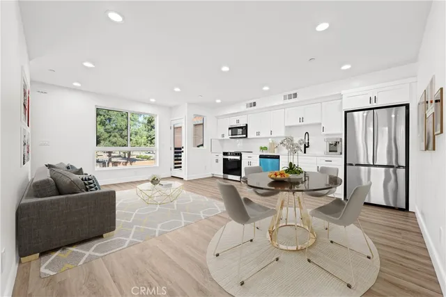 $4,475 | 6704 Kester Avenue, Van Nuys, CA 91405