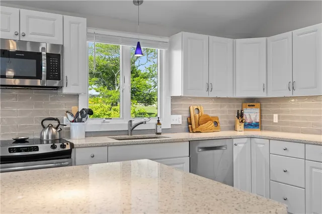 $1,795,000 | 49 Ocean Drive, Little Compton, RI 02837