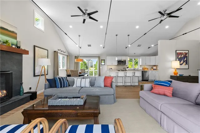 $1,795,000 | 49 Ocean Drive, Little Compton, RI 02837