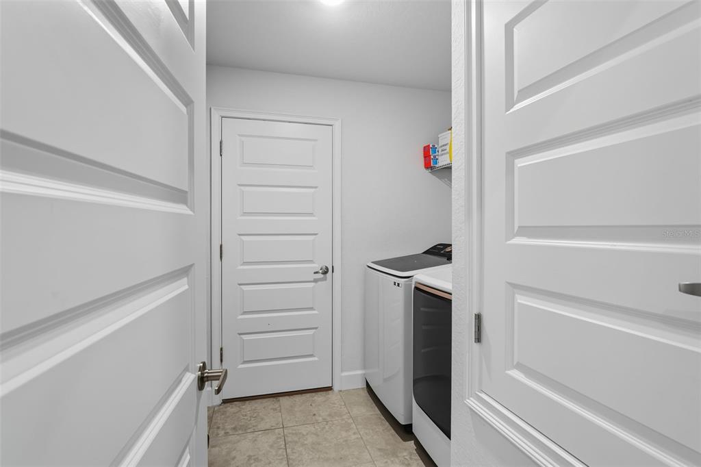 463 Trafalgar Lane Spring Hill, FL 34606 - Photo 18 of 36 a view of walk in closet