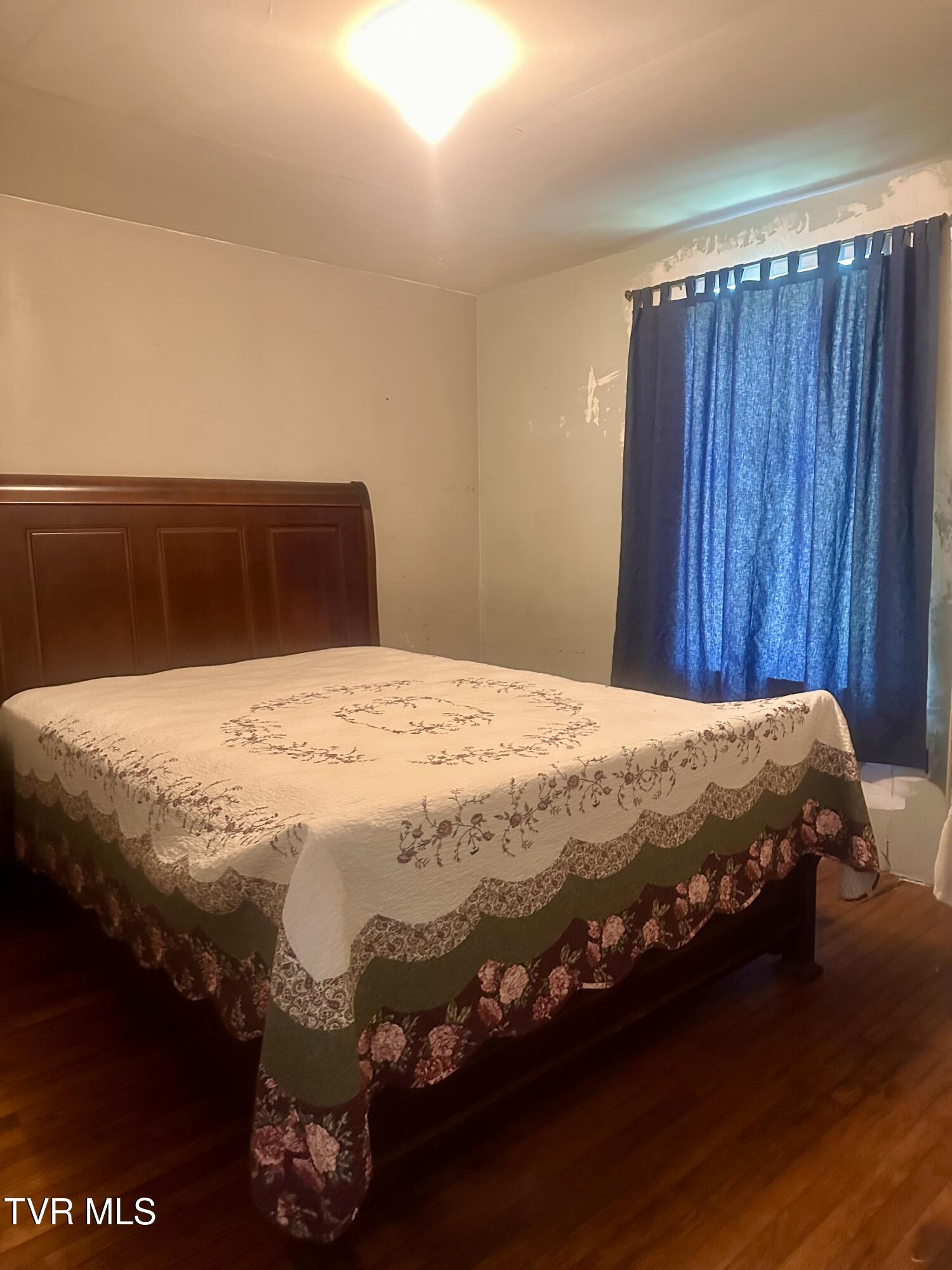 2204 State Line Road Elizabethton, TN 37643 - Photo 25 of 42 Bedroom 1
