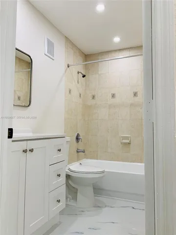 $2,299 | 7250 Northwest 177th Street, Unit 208, Hialeah, FL 33015