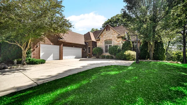 $749,900 | 81 Scotscraig Drive, Valparaiso, IN 46385