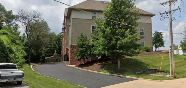 $849 | 7550 Page Avenue, St. Louis, MO 63133